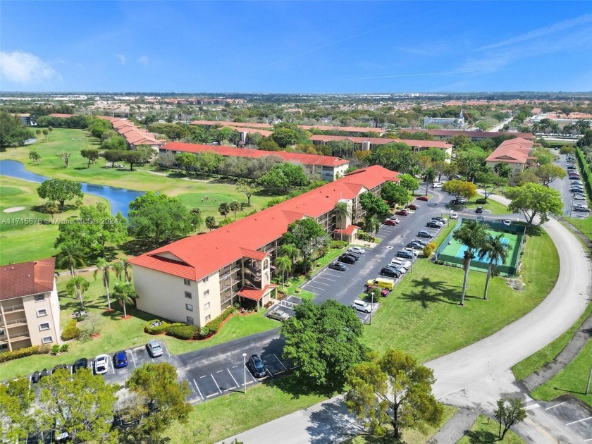 LARGE CORNER UNIT WITH GOLF COURSE VIEW FOR SALE! 2 bedroom, 2 - Beach Condo for sale in Pembroke Pines, Florida on Beachhouse.com