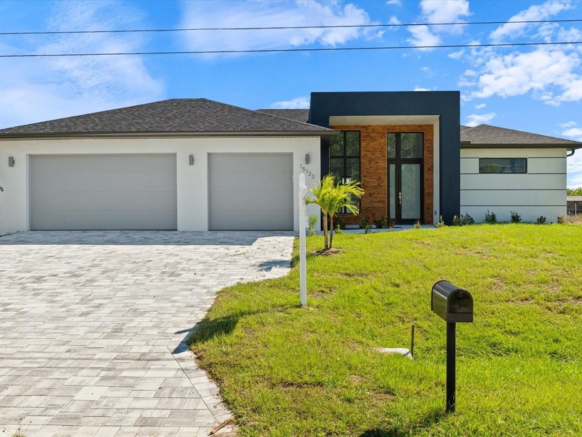 HUGE PRICE IMPROVEMENT***MOTIVATED SELLER***BRING ALL - Beach Home for sale in Port Charlotte, Florida on Beachhouse.com