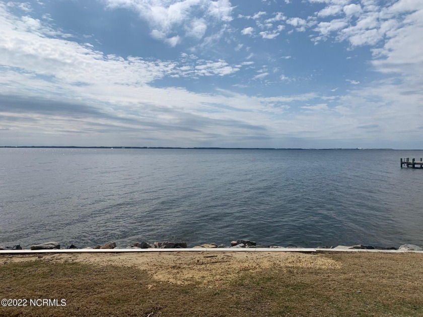 What a wonderful opportunity to live on the Pamlico River. The - Beach Lot for sale in Bath, North Carolina on Beachhouse.com