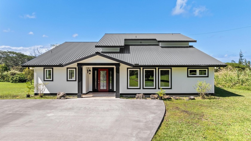 Big Island Farm for sale with Lush Landscaping & Modern Updates - Beach Home for sale in Kurtistown, Hawaii on Beachhouse.com