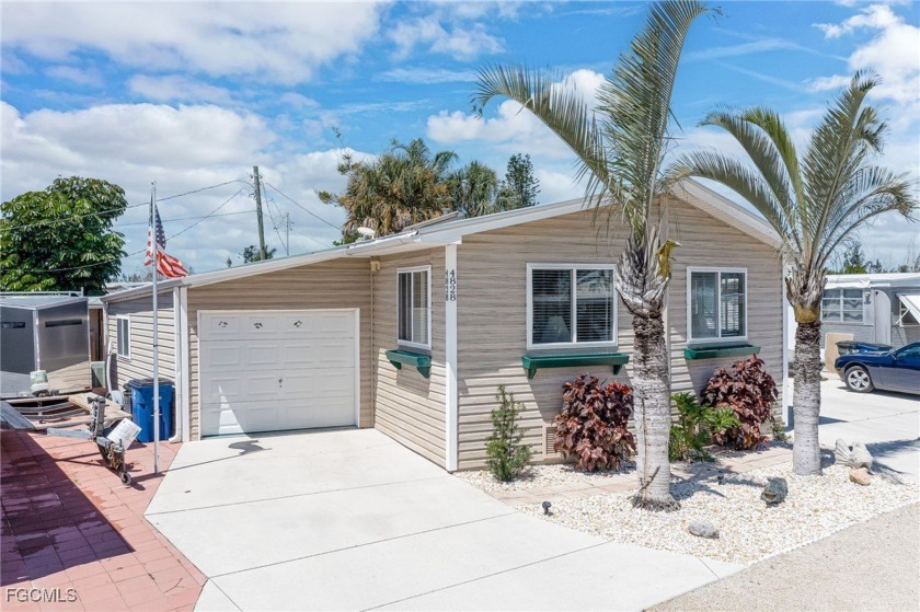 This is a very beautiful well kept custom built home; not a - Beach Home for sale in St. James City, Florida on Beachhouse.com