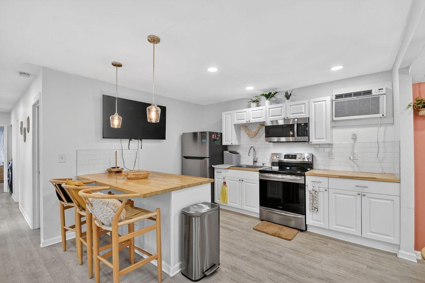 Beautifully renovated and fully furnished two-structure property - Beach Home for sale in Lake Worth Beach, Florida on Beachhouse.com