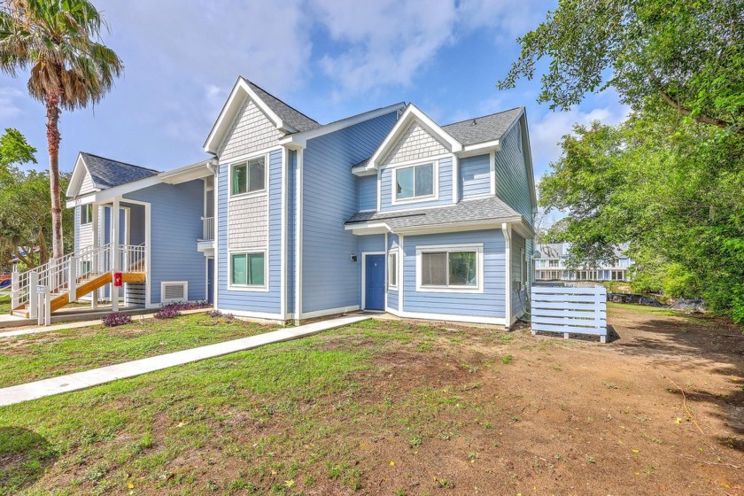 Great location in the heart of Mt Pleasant. This two bedroom - Beach Condo for sale in Mount Pleasant, South Carolina on Beachhouse.com