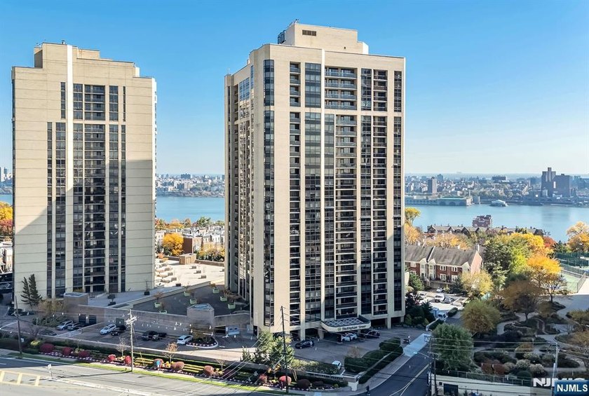Luxury H-Rise, Prestigious Buckingham Tower in best location ! - Beach Condo for sale in Fort Lee, New Jersey on Beachhouse.com