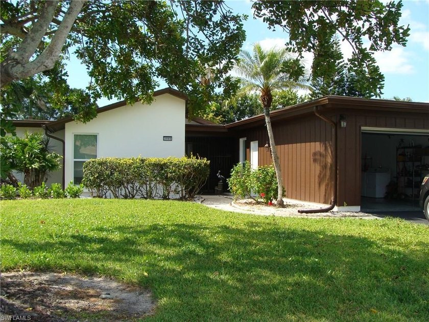 Nearly New 3 bedroom/ 2 bath duplex villa on The Glades golf - Beach Townhome/Townhouse for sale in Naples, Florida on Beachhouse.com