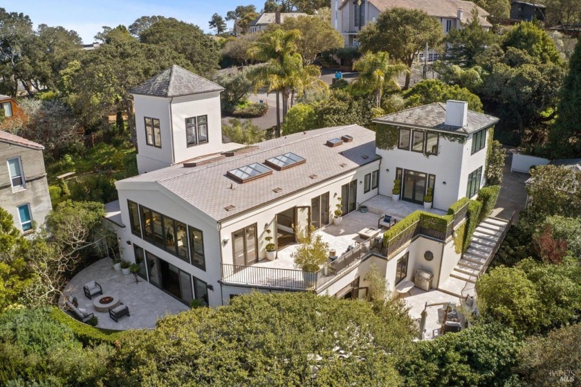 Sausalito's premier address, an iconic blend of art and - Beach Home for sale in Sausalito, California on Beachhouse.com