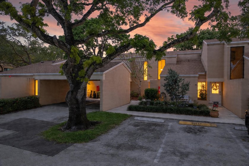 ABSOLUTELY GORGEOUS FULLY RENOVATED 2-STORY TOWNHOUSE | PRIME - Beach Townhome/Townhouse for sale in Boca Raton, Florida on Beachhouse.com