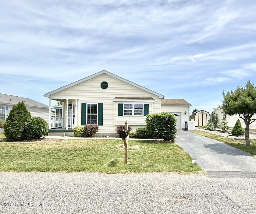 Welcome to easy living in the active adult community of Perry's - Beach Home for sale in Manahawkin, New Jersey on Beachhouse.com