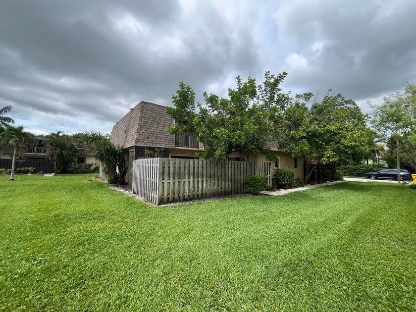 Spacious 2 Bed 2.5 Bath Townhome! New Appliances! Tiled - Beach Townhome/Townhouse for sale in Palm Springs, Florida on Beachhouse.com