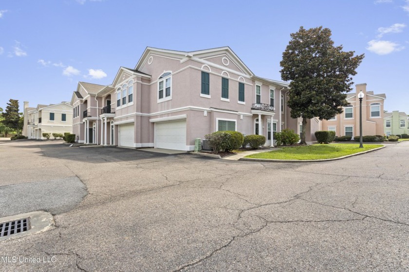 This is a Must See!! Impeccably updated condo! Just bring your - Beach Condo for sale in Gulfport, Mississippi on Beachhouse.com