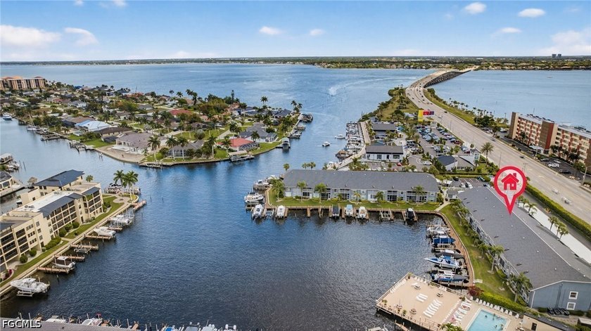 Beautifully remodeled FIRST FLOOR, 3-bedrooom, 2-bath condo - Beach Condo for sale in Cape Coral, Florida on Beachhouse.com