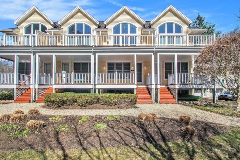 Delightful and spacious, 1767 sq ft, townhome in a prestigious - Beach Condo for sale in South Haven, Michigan on Beachhouse.com