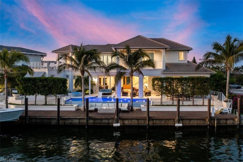 Picturesque best describes this stunning waterfront home with - Beach Home for sale in Naples, Florida on Beachhouse.com