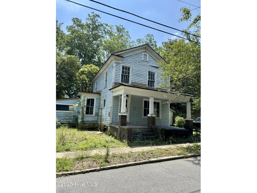 Investor opportunity! In the heart of downtown Washington - Beach Home for sale in Washington, North Carolina on Beachhouse.com