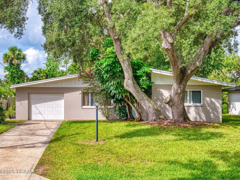 Located in the heart of Port Orange, this 3 Bedroom/ 2 Bath home - Beach Home for sale in Port Orange, Florida on Beachhouse.com