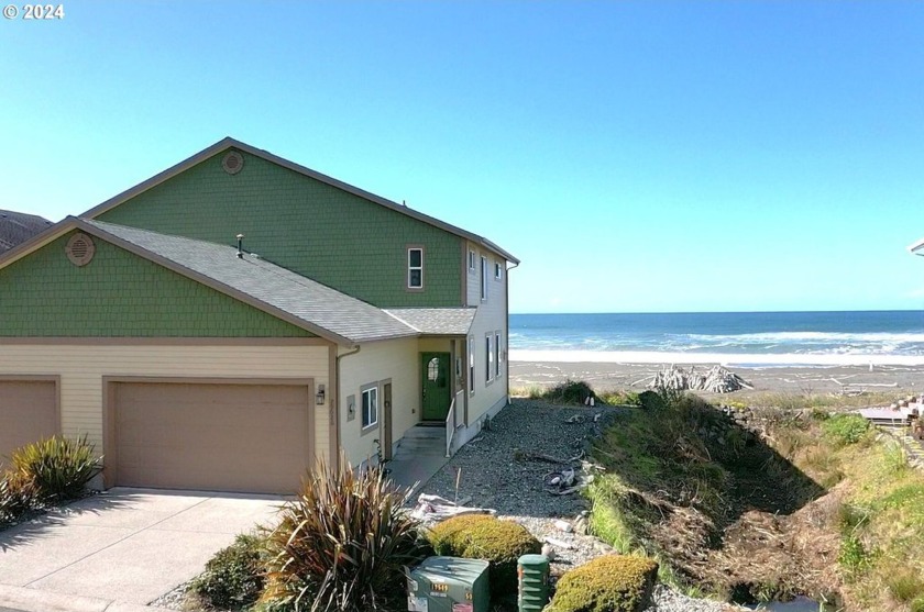 OCEANFRONT TOWNHOME with DIRECT BEACH ACCESS in GOLD BEACH - Beach Home for sale in Gold Beach, Oregon on Beachhouse.com