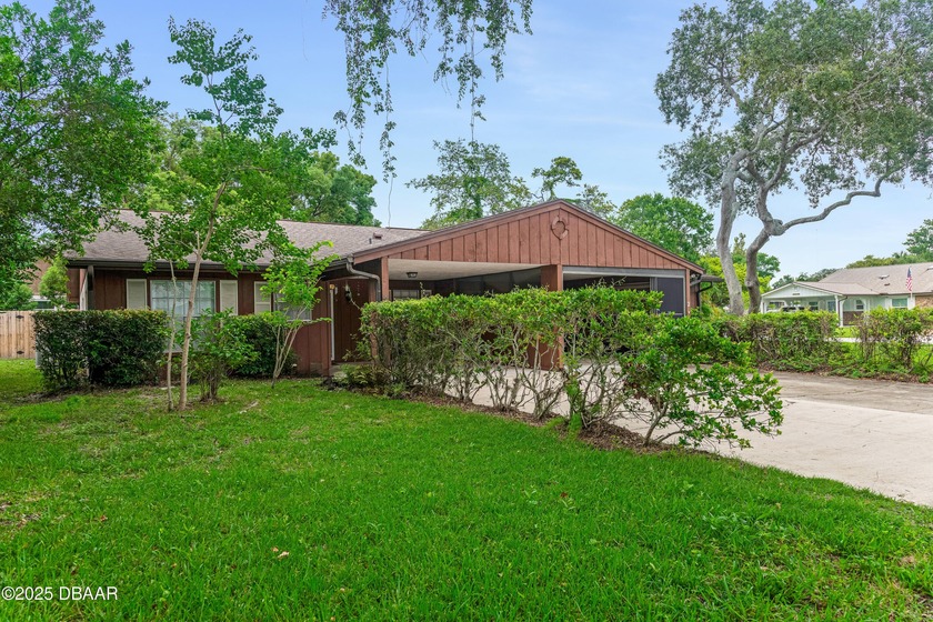 Welcome to 4 Sugarberry in beautiful Ormond Beach! This charming - Beach Home for sale in Ormond Beach, Florida on Beachhouse.com