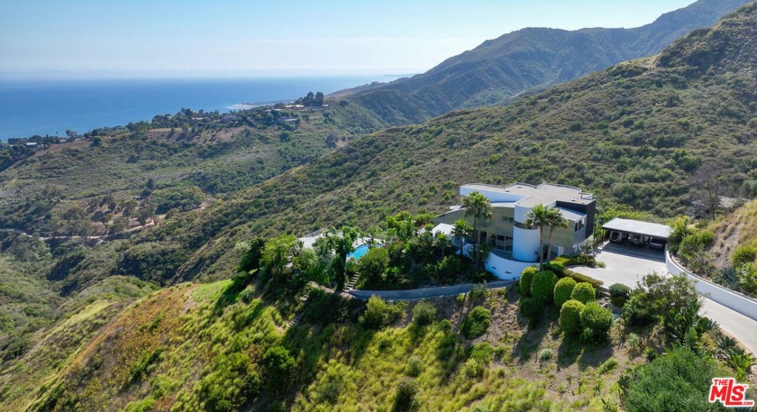 Introducing Malibu's exemplary modernist retreat, the ultimate - Beach Home for sale in Malibu, California on Beachhouse.com