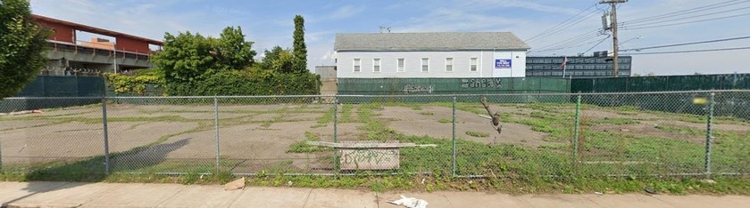 Discover a unique chance to acquire a prominent 13 - Beach Lot for sale in Staten Island, New York on Beachhouse.com