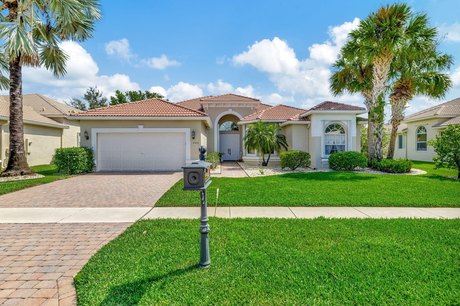 Lovely pool home on a lovely lake!! What are you waiting for!! - Beach Home for sale in Lake Worth, Florida on Beachhouse.com