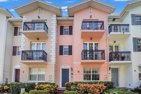 Welcome to 1017 West Heritage Club Circle, nestled in the highly - Beach Townhome/Townhouse for sale in Delray Beach, Florida on Beachhouse.com