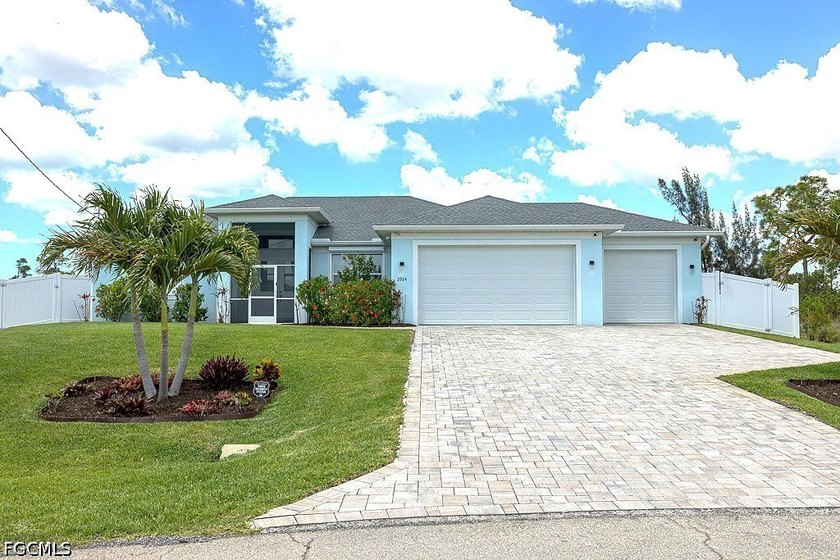 GORGEOUS ONE-OF-A-KIND park-like canal setting, extra large - Beach Home for sale in Cape Coral, Florida on Beachhouse.com
