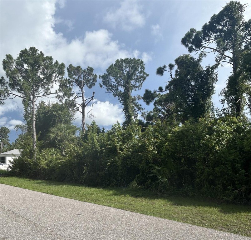 This prime lot in Gulf Cove is in a lovely, quiet residential - Beach Lot for sale in Port Charlotte, Florida on Beachhouse.com