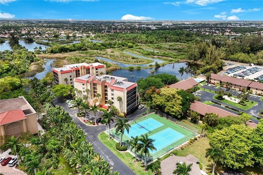 THIS FULLY FURNISHED SPACIOUS 2 BEDROOM 2 BATH W/DEN CONDO IS - Beach Condo for sale in Fort Myers, Florida on Beachhouse.com