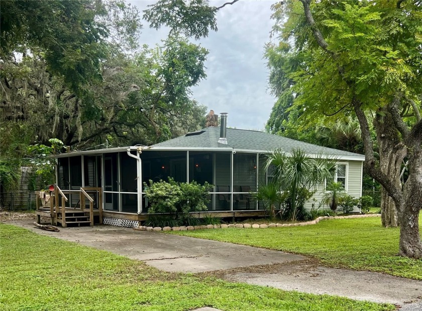 Great Opportunity in this cozy 2 bedroom plus office/1 - Beach Home for sale in Tarpon Springs, Florida on Beachhouse.com