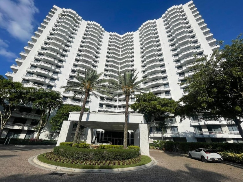 Welcome to your new home in the heart of Aventura! This charming - Beach Condo for sale in Aventura, Florida on Beachhouse.com