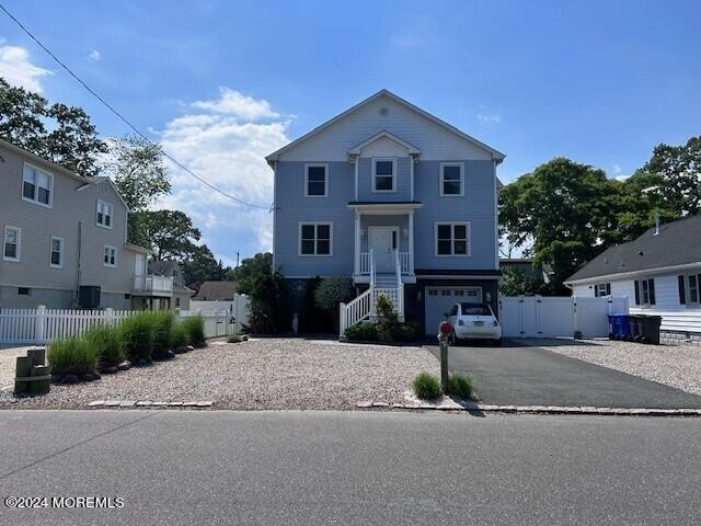 Location! only 100 yds to open bay. Only 2 mi to Seaside Heights - Beach Home for sale in Toms River, New Jersey on Beachhouse.com
