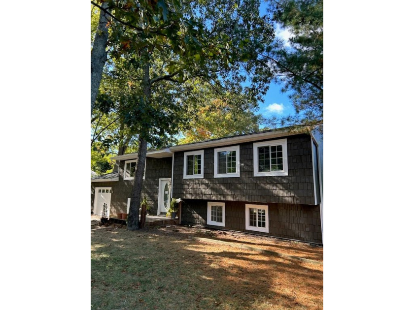 Large Home Recently Renovated, 4 Bedrms, 2 Full Baths, Large Eat - Beach Home for sale in Aquebogue, New York on Beachhouse.com