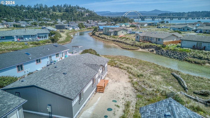 A MUST SEE FOR THE VIEWS!! Are you looking for luxury beach - Beach Home for sale in Waldport, Oregon on Beachhouse.com