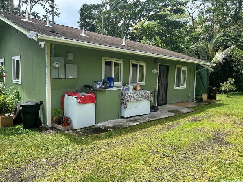 Welcome to this well-maintained Big Island 3-bedroom, 1-bathroom - Beach Home for sale in Pahoa, Hawaii on Beachhouse.com
