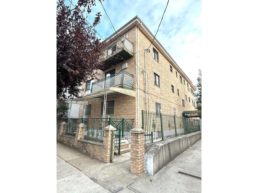 Welcome to this bright and inviting condo located in the heart - Beach Condo for sale in College Point, New York on Beachhouse.com