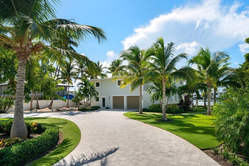 Welcome to 109 Sapodilla Dr., Islamorada, FLThis waterfront gem - Beach Home for sale in Lower Matecumbe Key, Florida on Beachhouse.com