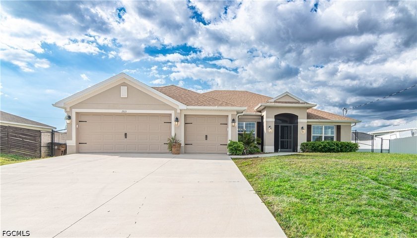 Welcome to your meticulously maintained and *like new* move-in - Beach Home for sale in Cape Coral, Florida on Beachhouse.com