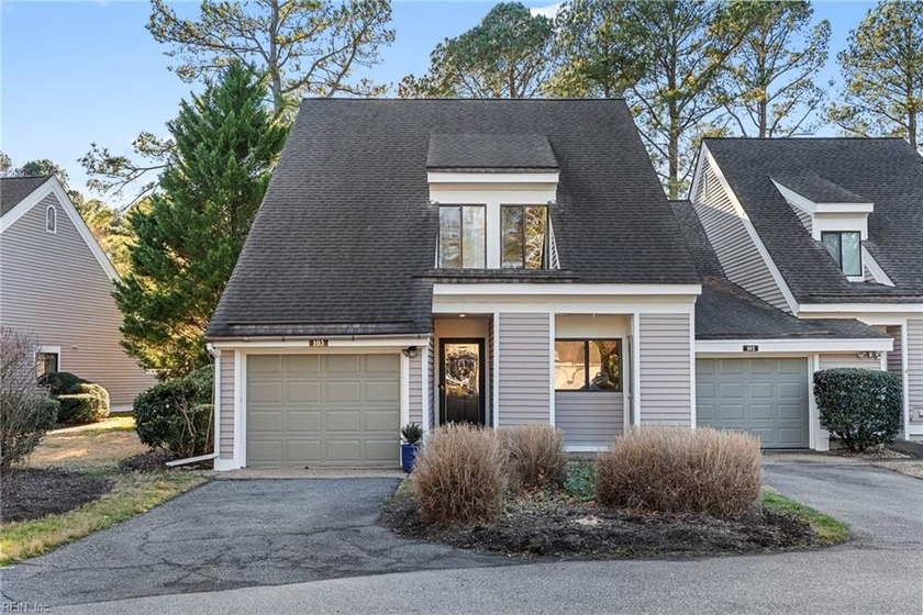 This beautifully remodeled end-unit townhome is the perfect - Beach Townhome/Townhouse for sale in Williamsburg, Virginia on Beachhouse.com