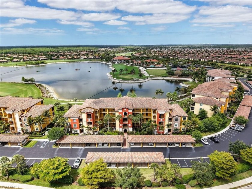 FULL BUNDLED GOLF DEEDED WITH THIS UNIT! Experience the ultimate - Beach Condo for sale in Bonita Springs, Florida on Beachhouse.com