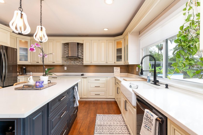 Located in the heart of Hollywood, this versatile property - Beach Home for sale in Hollywood, Florida on Beachhouse.com