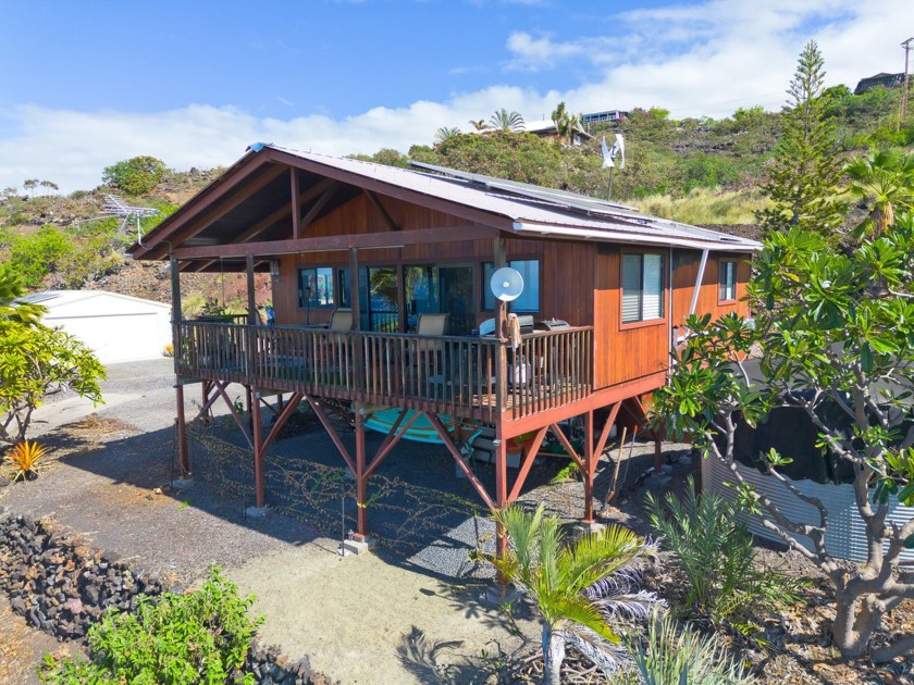 Welcome to your perfect beach house at 88-1544 Pikake Ave. This - Beach Home for sale in Captain Cook, Hawaii on Beachhouse.com