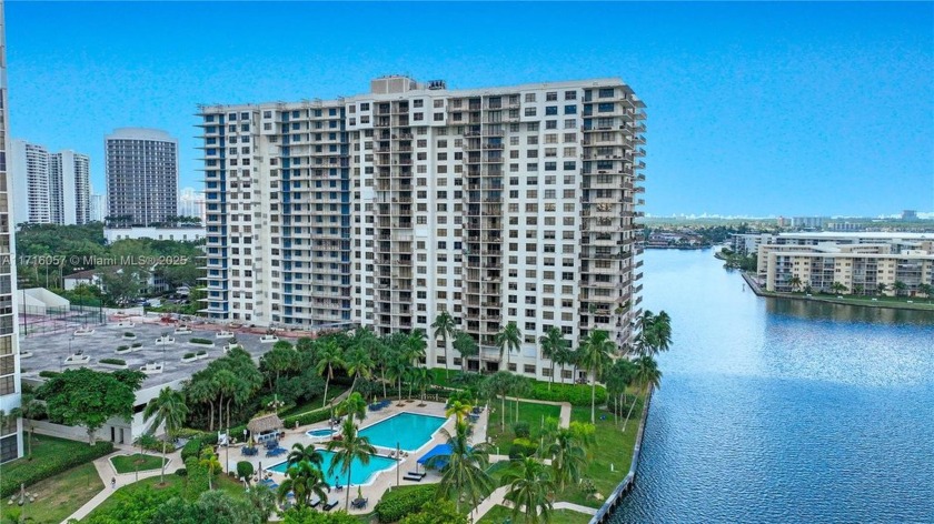 Magnificent panoramic lake  skyline views-lovely sun-filled - Beach Condo for sale in Aventura, Florida on Beachhouse.com