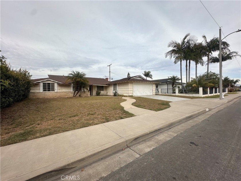 Single story, 4 BR, 2 BA.  Mesa Verde single family home - Beach Home for sale in Costa Mesa, California on Beachhouse.com