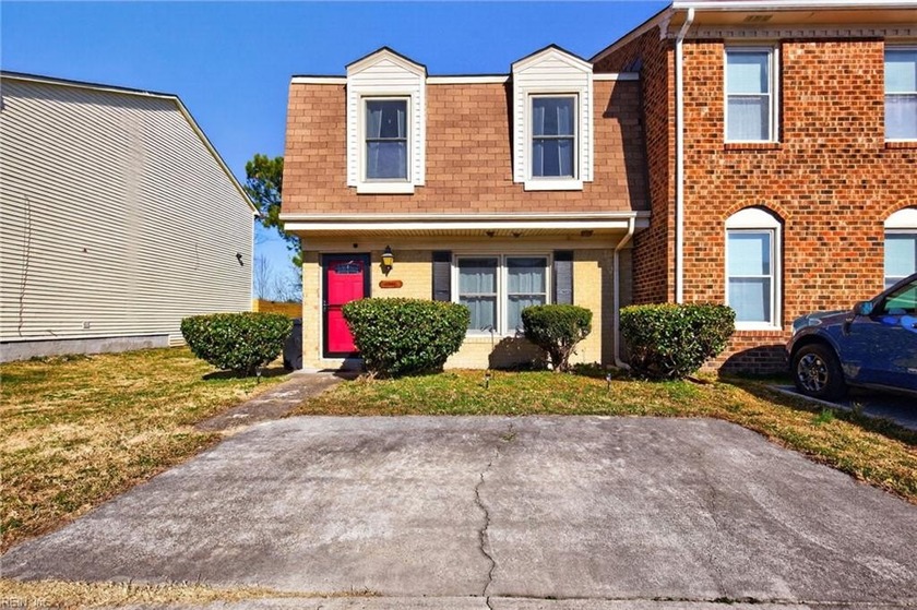 Welcome home to this beautifully updated end-unit townhouse at - Beach Townhome/Townhouse for sale in Virginia Beach, Virginia on Beachhouse.com