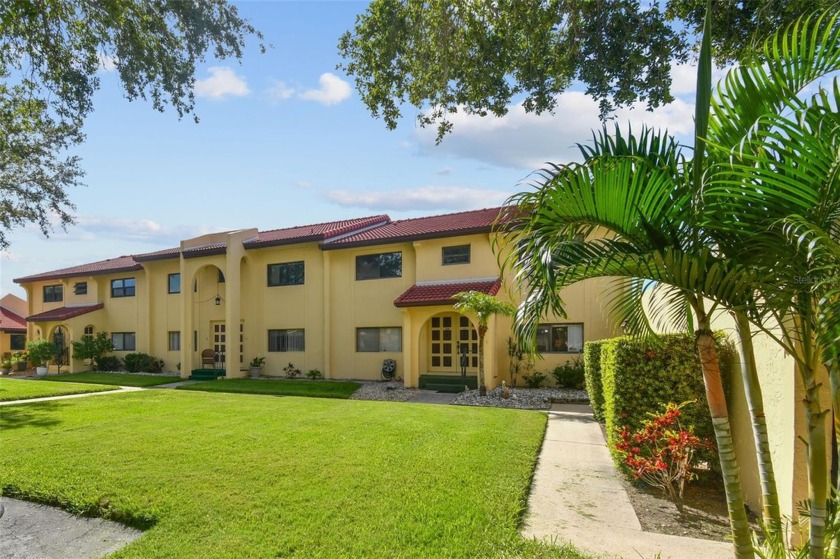 Welcome to this 2 bedroom, 2 bath condo located in the heart of - Beach Condo for sale in Bradenton, Florida on Beachhouse.com