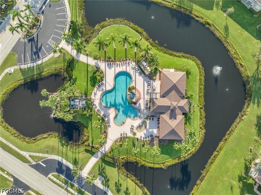 Furnished 2 bed + den condo in Parker Lakes with private views - Beach Condo for sale in Fort Myers, Florida on Beachhouse.com