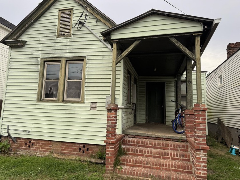 Fantastic investment opportunity to owned in a desirable - Beach Home for sale in Charleston, South Carolina on Beachhouse.com