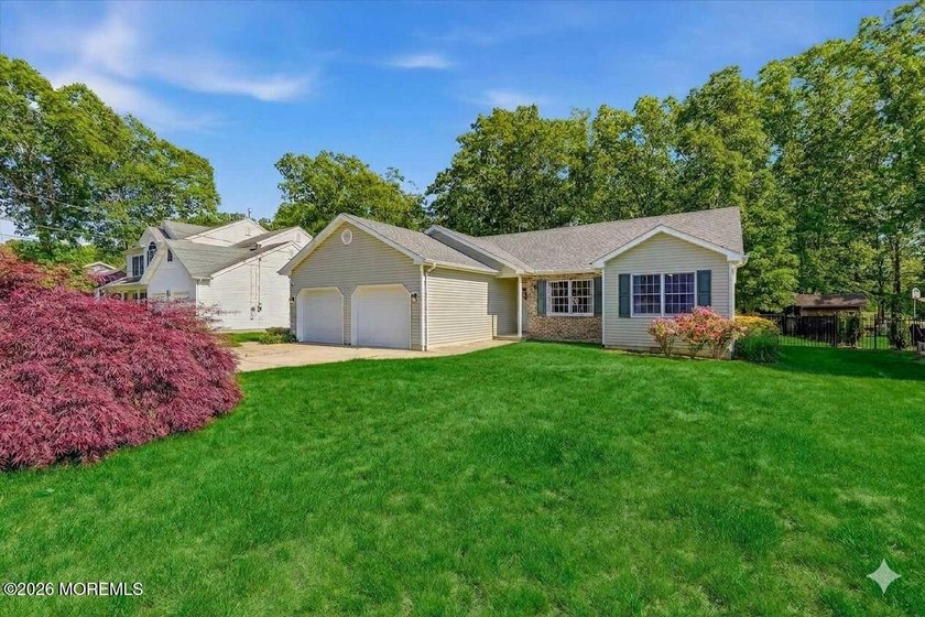 Stunning Renovated Ranch on the Golf Course Welcome to this - Beach Home for sale in Manahawkin, New Jersey on Beachhouse.com