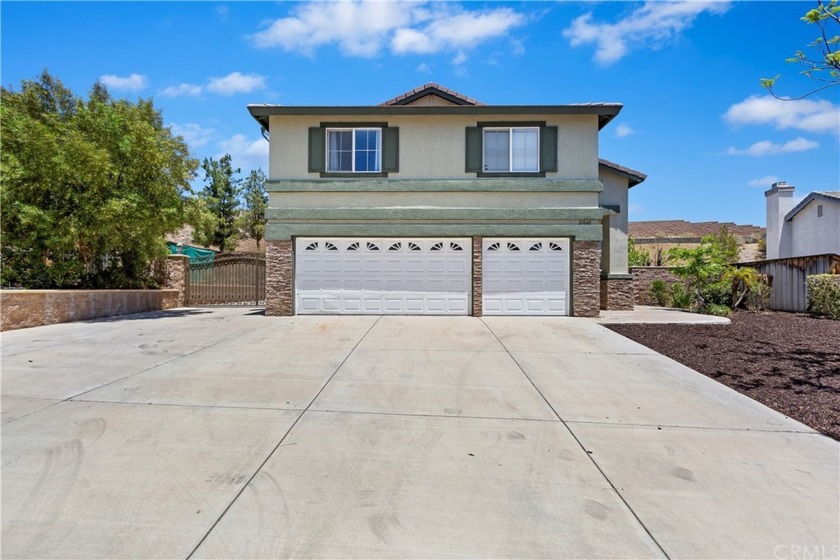 ***BEAUTIFUL FAMILY HOME ON LARGE LOT*** Welcome Home To This - Beach Home for sale in Lake Elsinore, California on Beachhouse.com