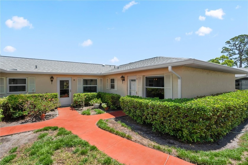 Welcome home to your Country Club Villa! Move-in ready - Beach Home for sale in St. Petersburg, Florida on Beachhouse.com